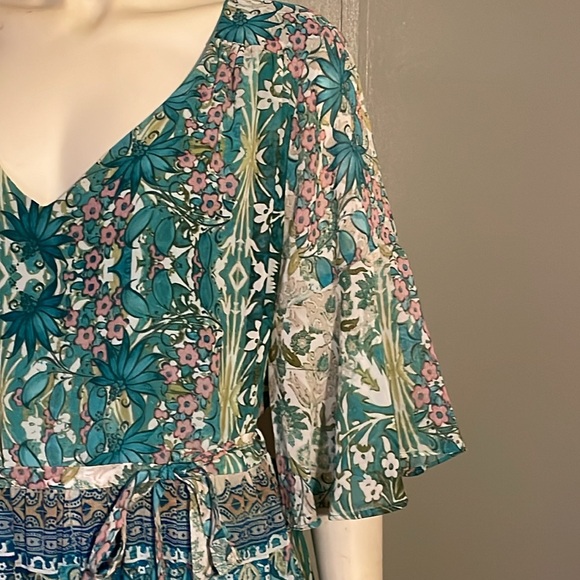 avenue, floral, maxi dress. Size 16 - Picture 4 of 13